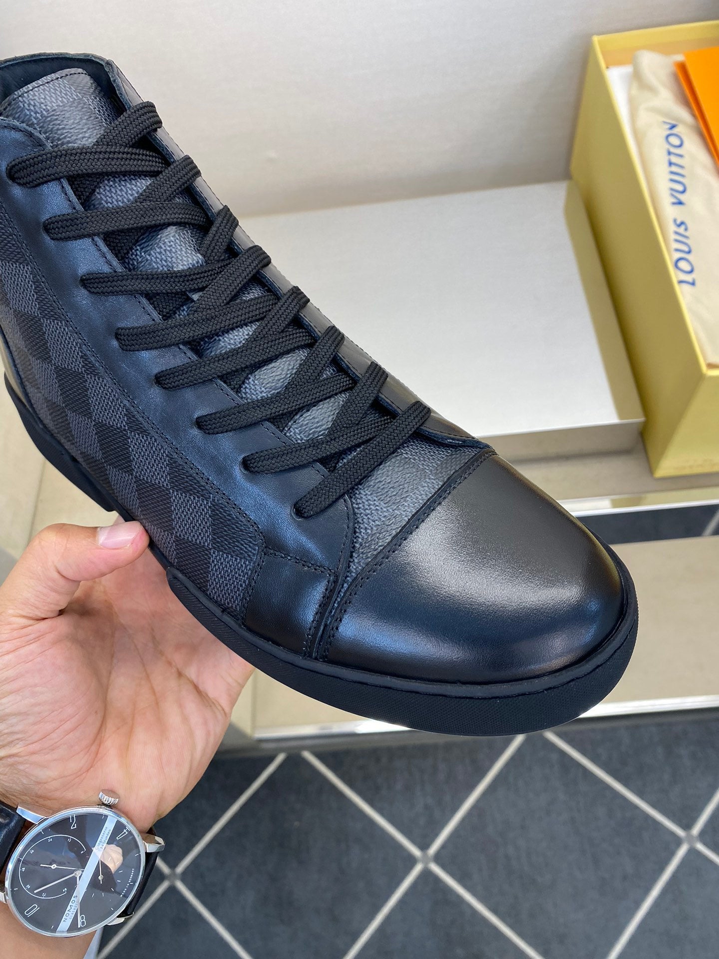 Sneakers
