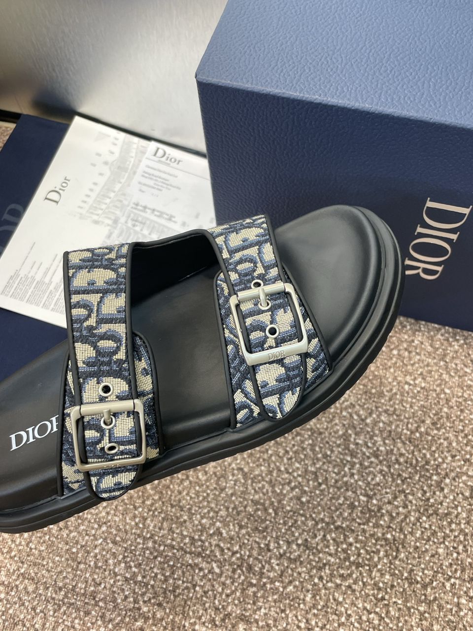 Slides sandals