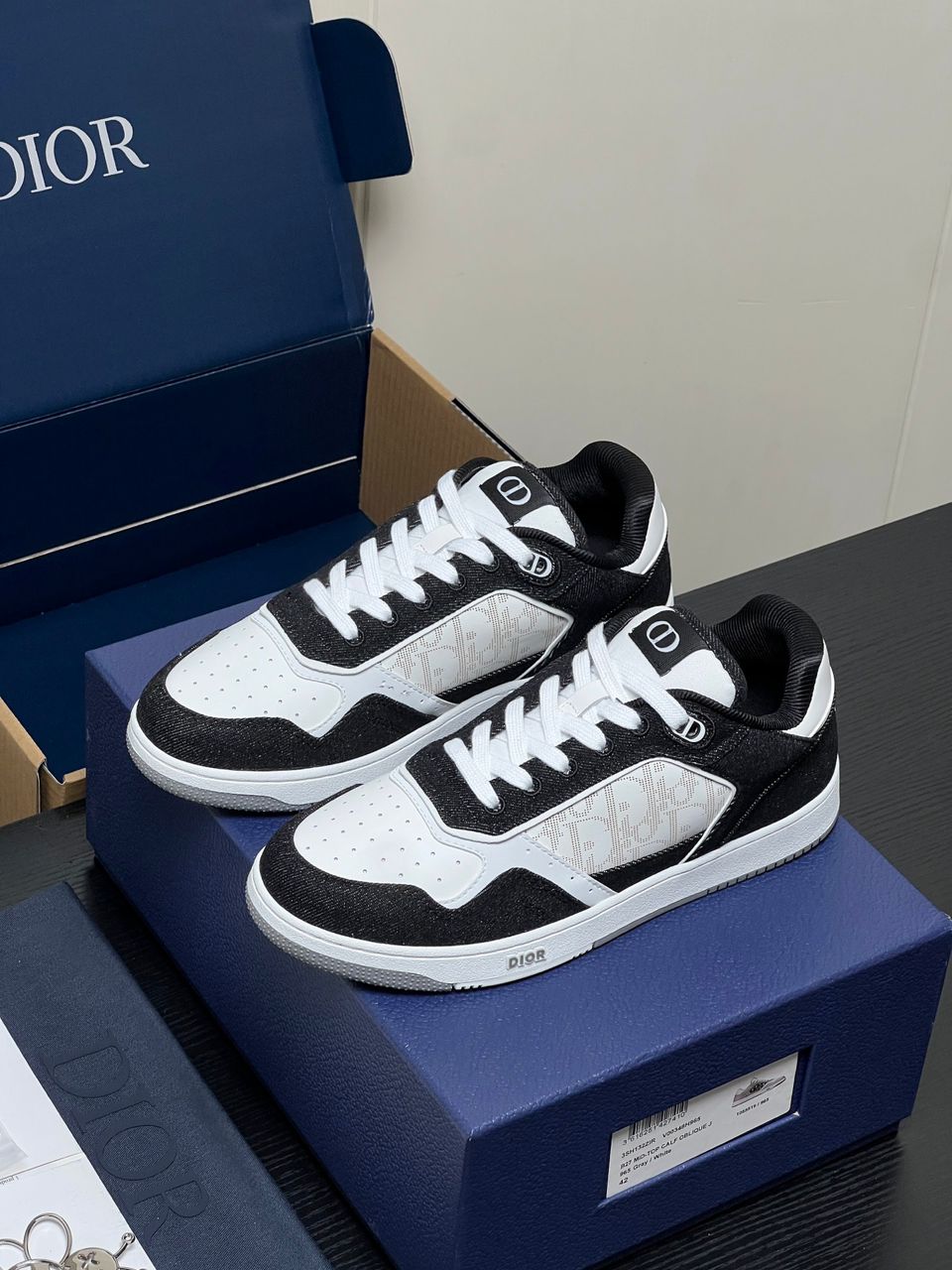 Sneakers