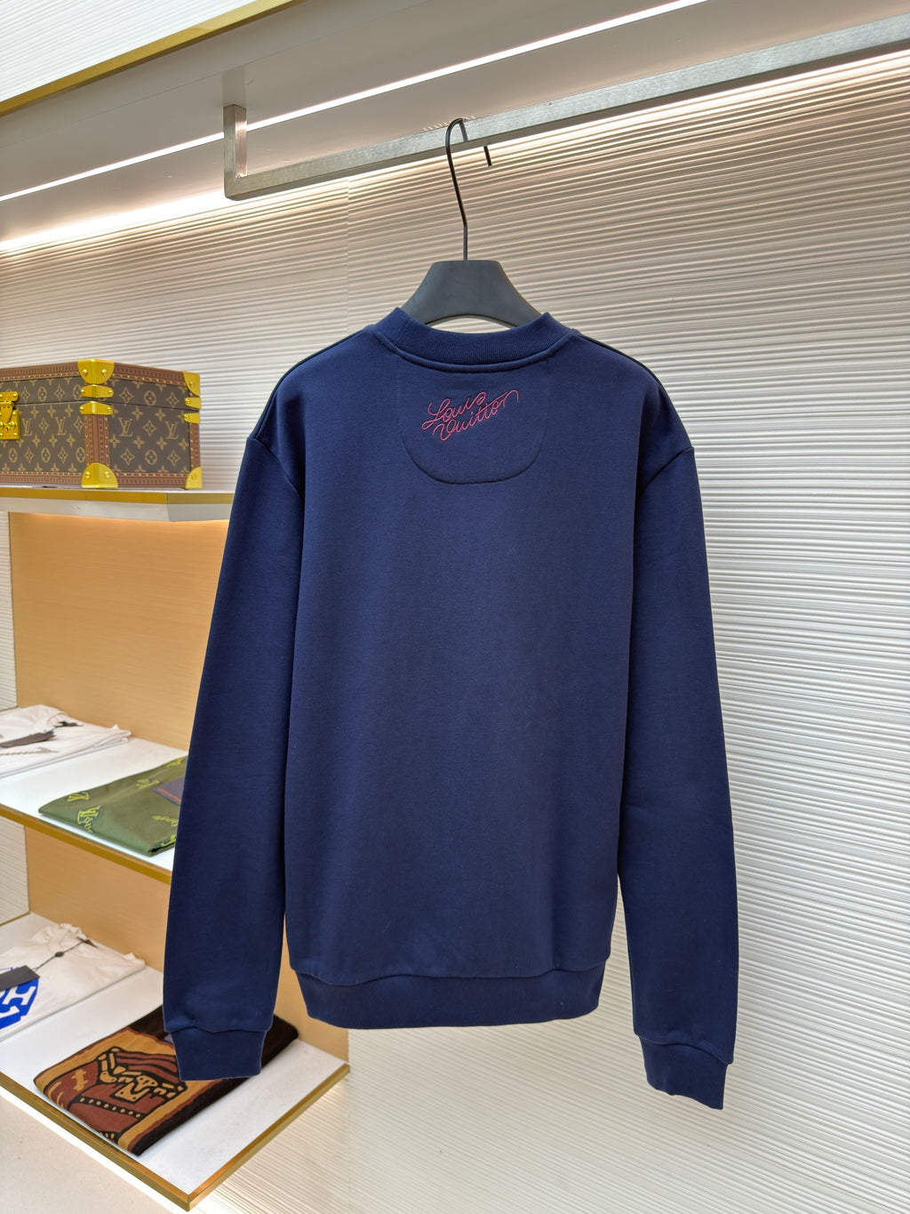SWEATSHIRT
