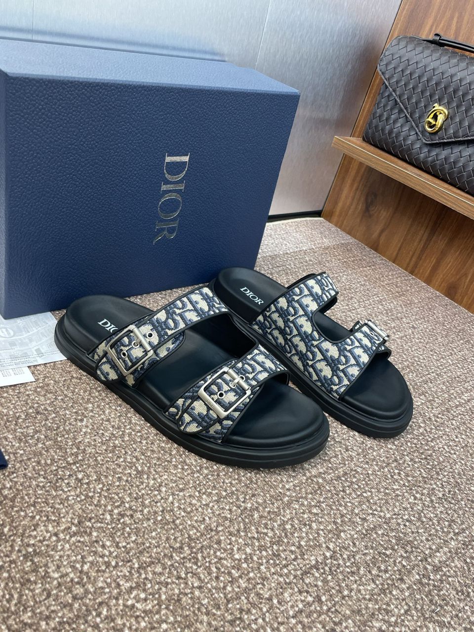 Slides sandals
