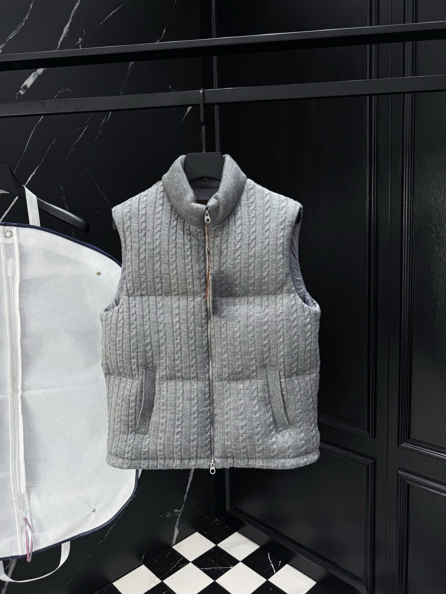 MEN VEST