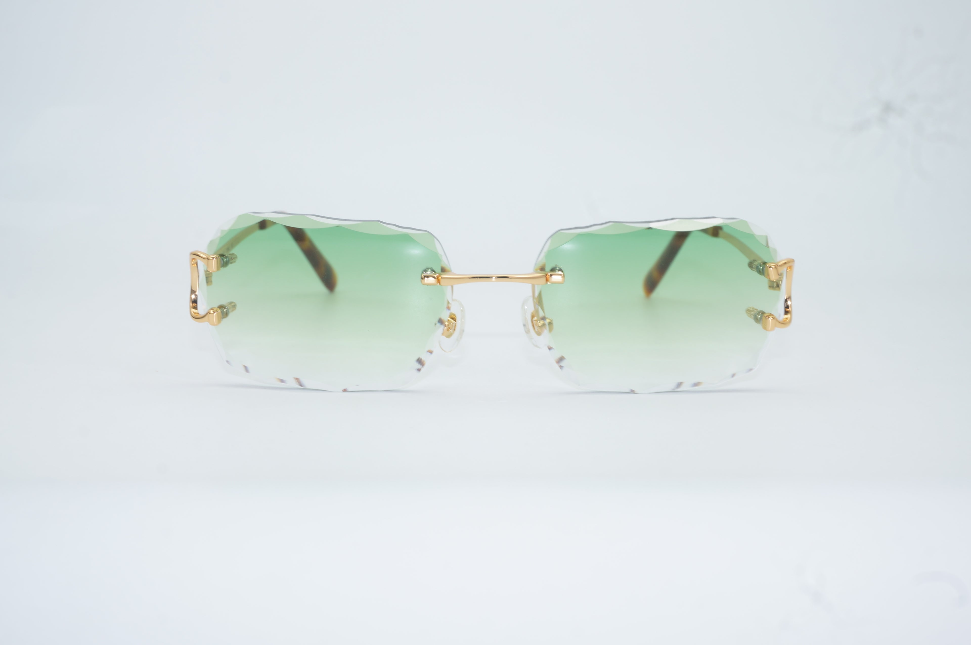 Diamond cut lens sunglasses