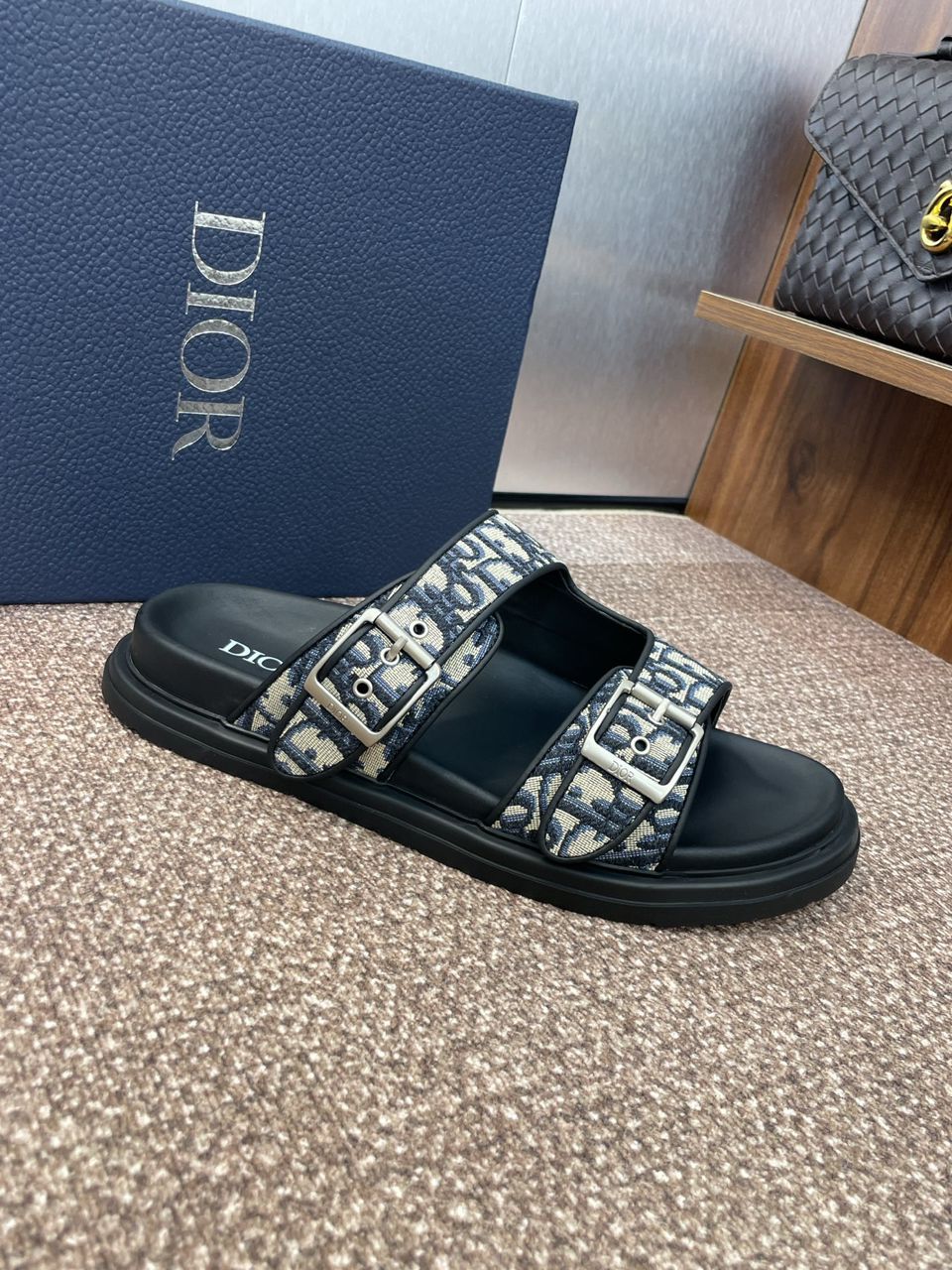 Slides sandals