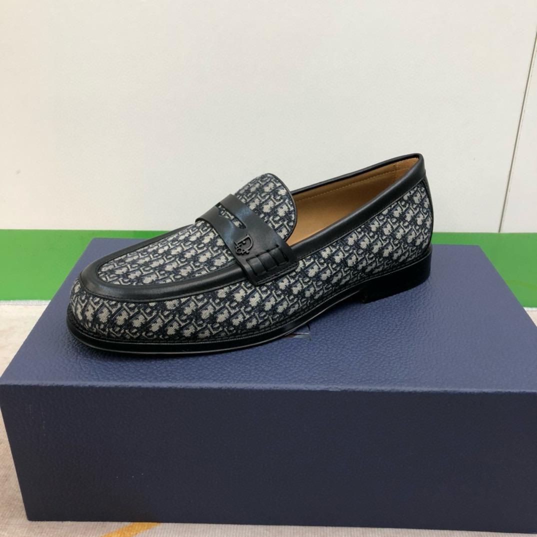 Men loafers