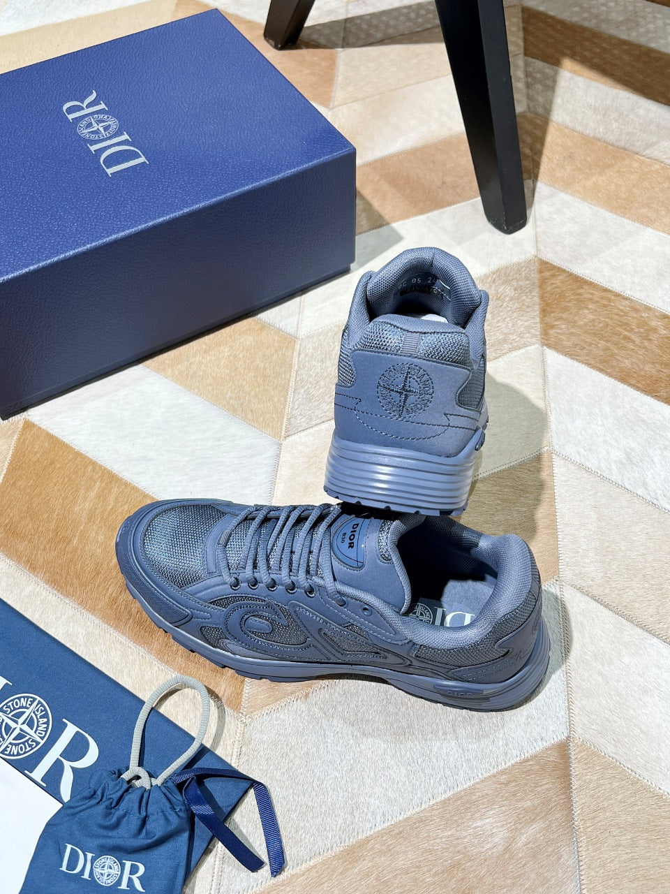 Unisex sneakers