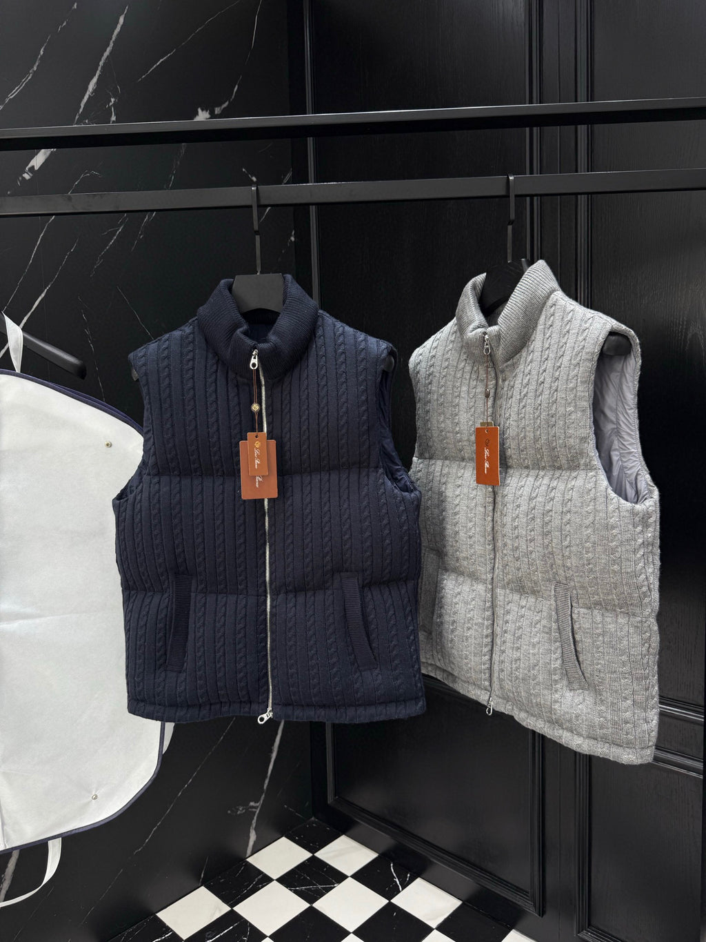 MEN VEST