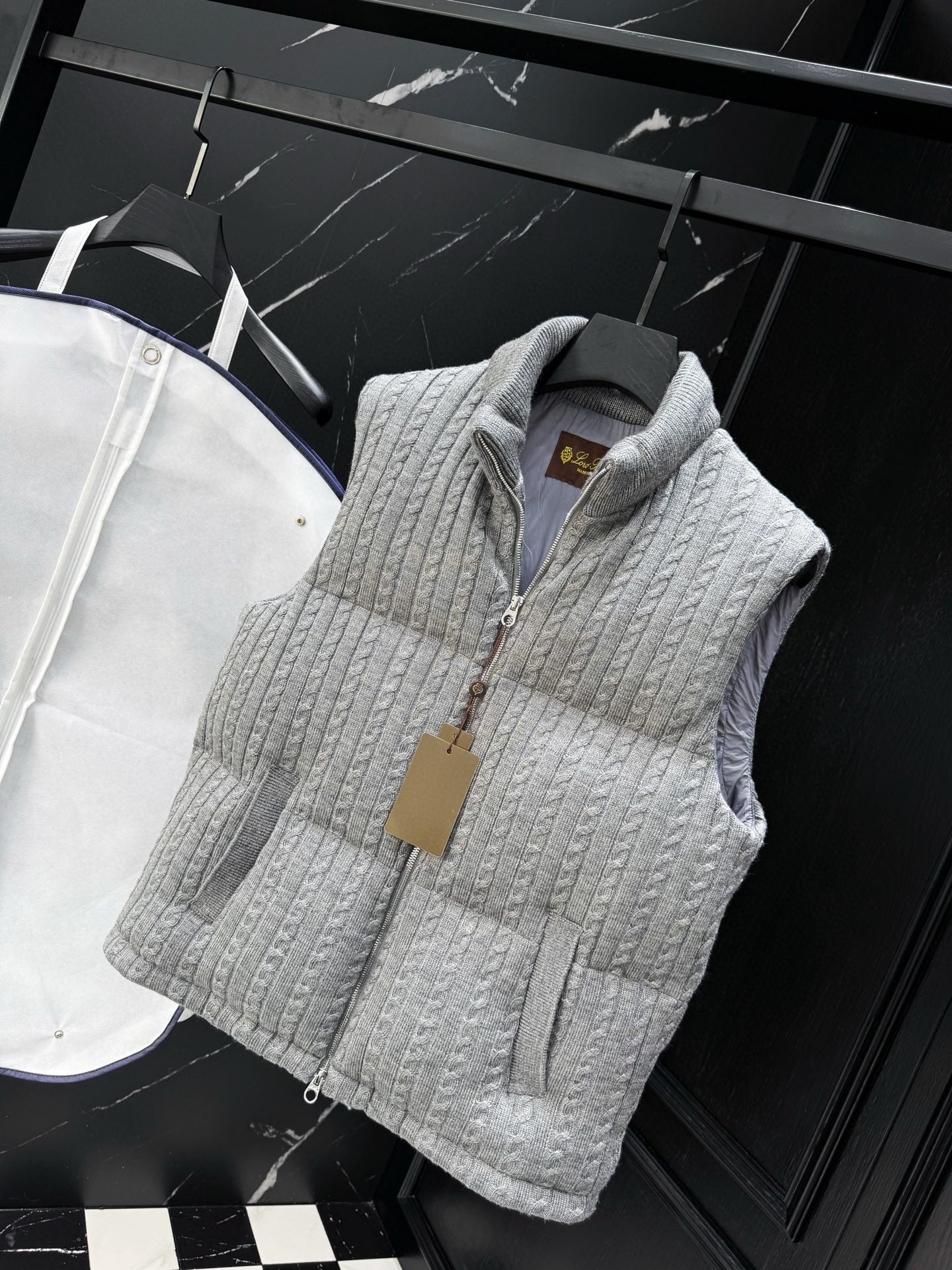 MEN VEST