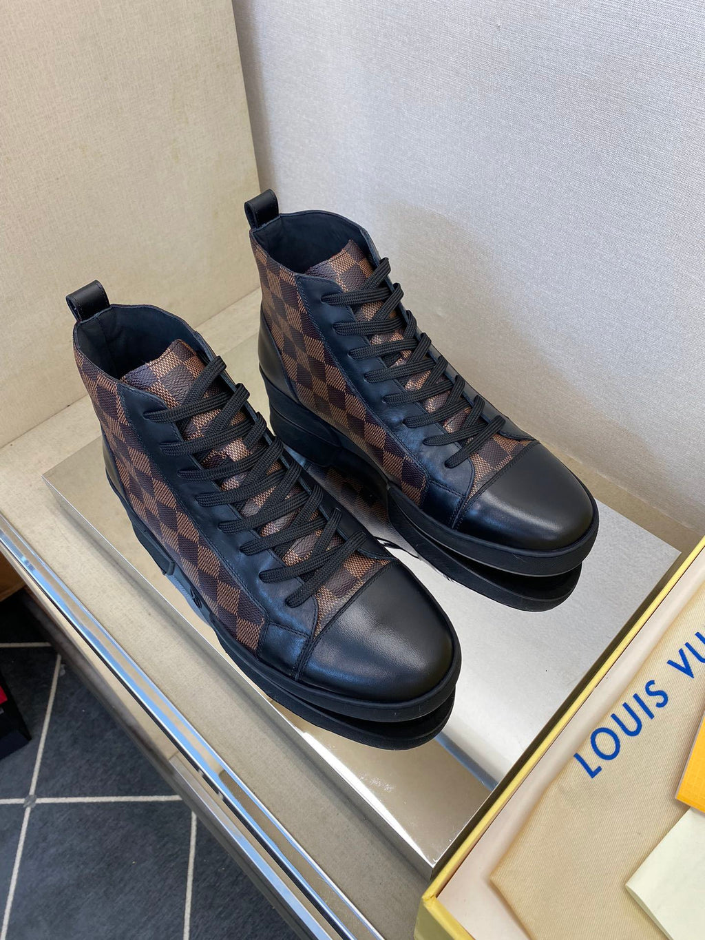 Sneakers