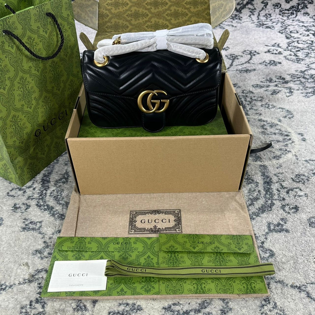 Medium size women bag