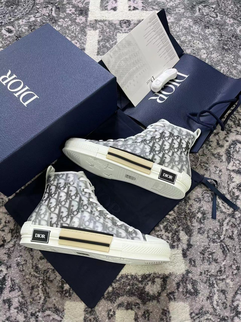 Unisex sneakers