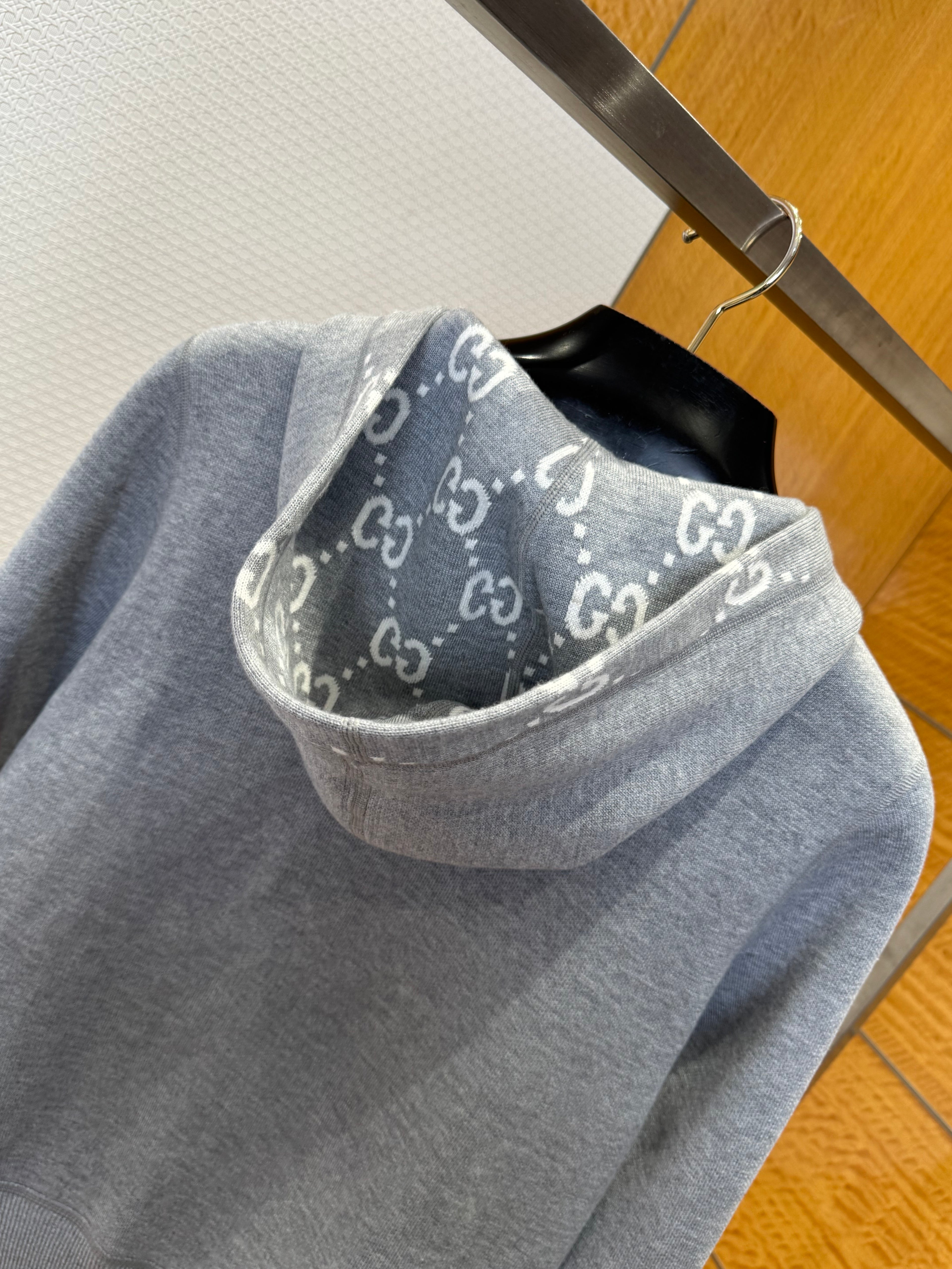 REVERSIBLE HOODIE