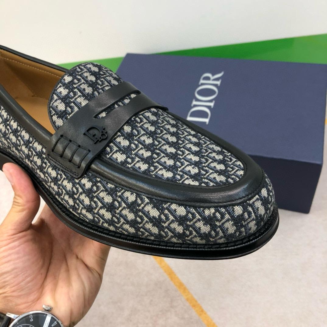 Men loafers