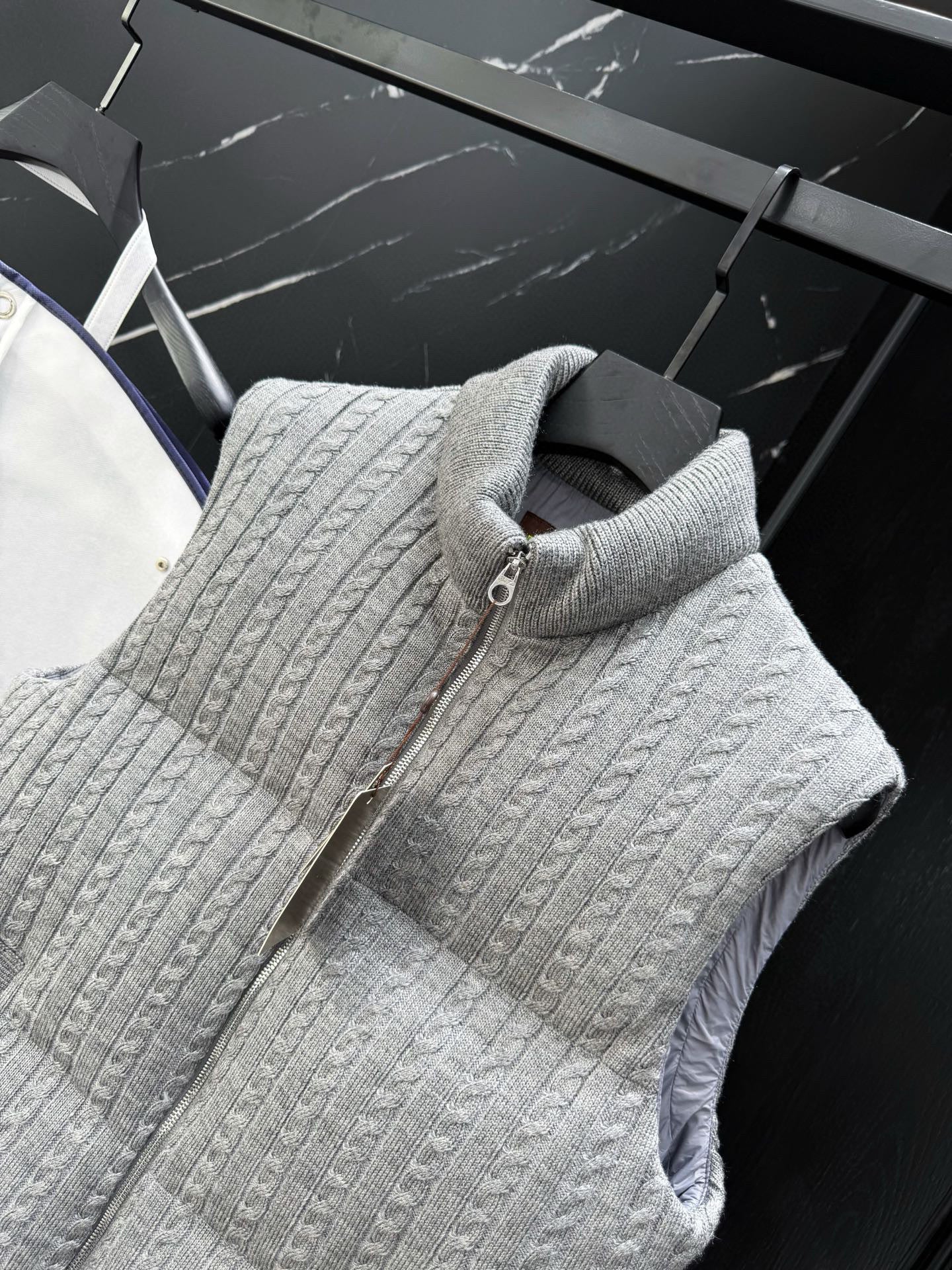 MEN VEST