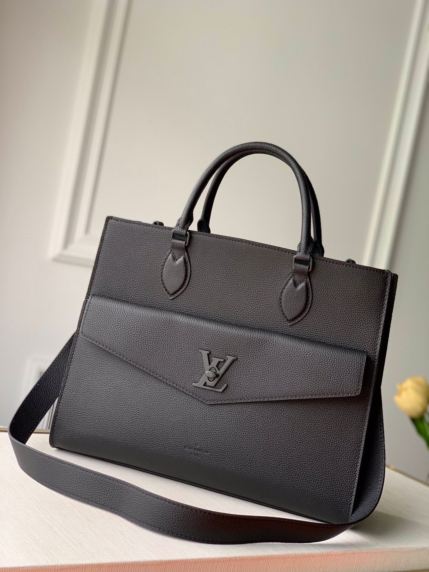 Women bag lockme tote