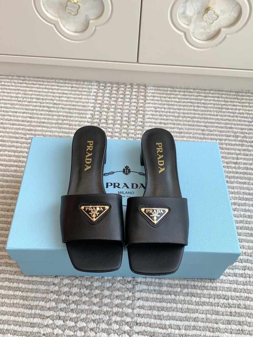 Women sandals