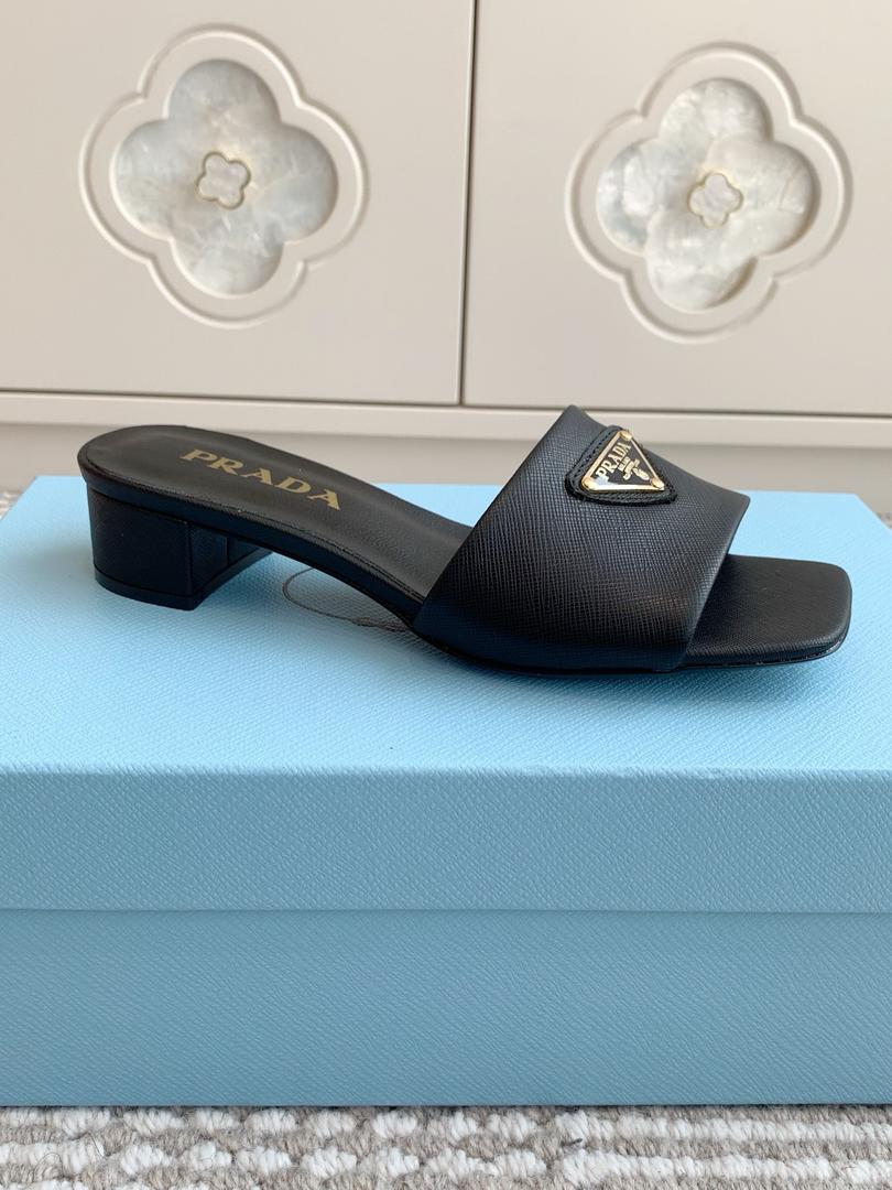 Women sandals