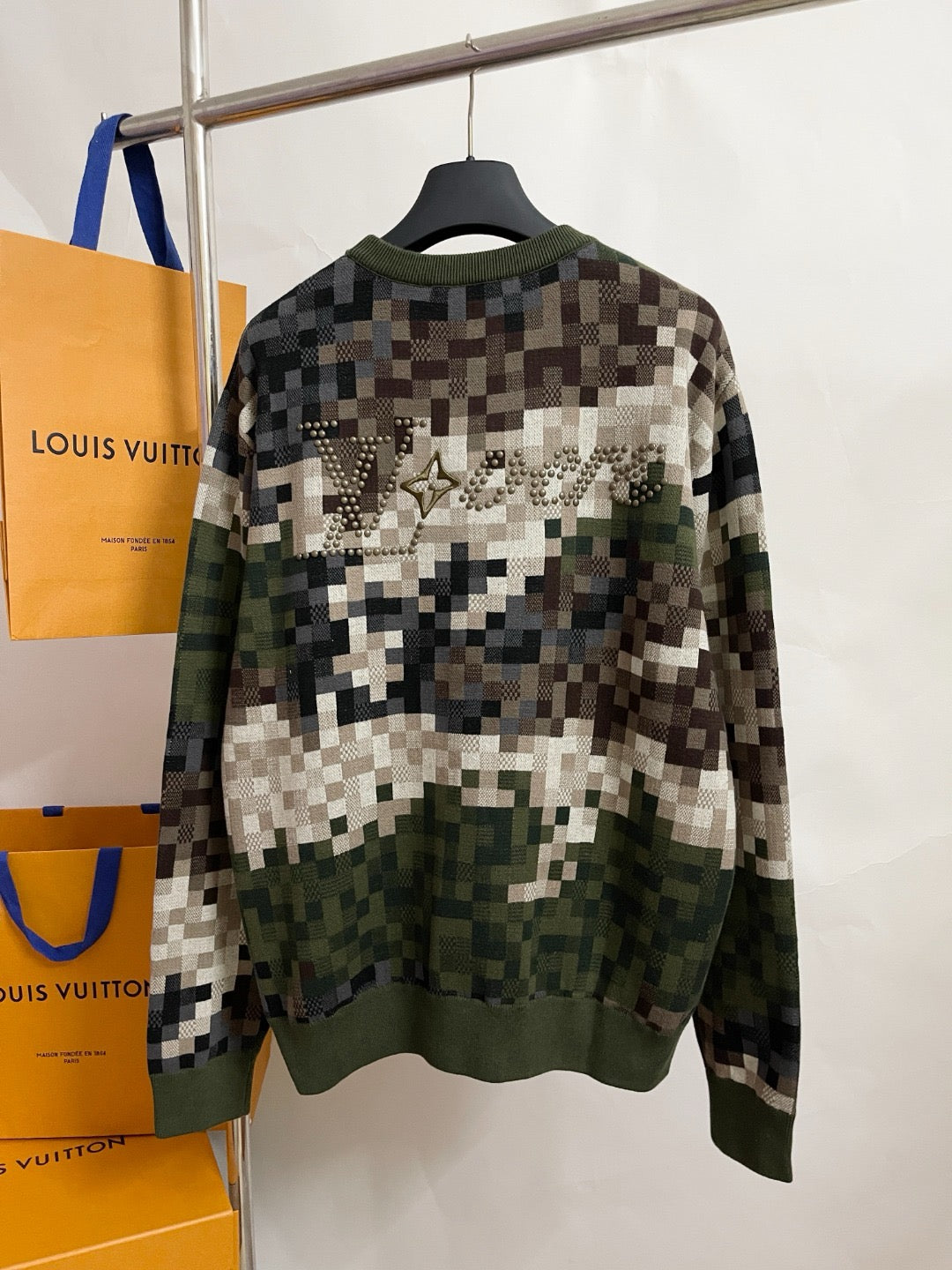 HIGH END SWEATSHIRT