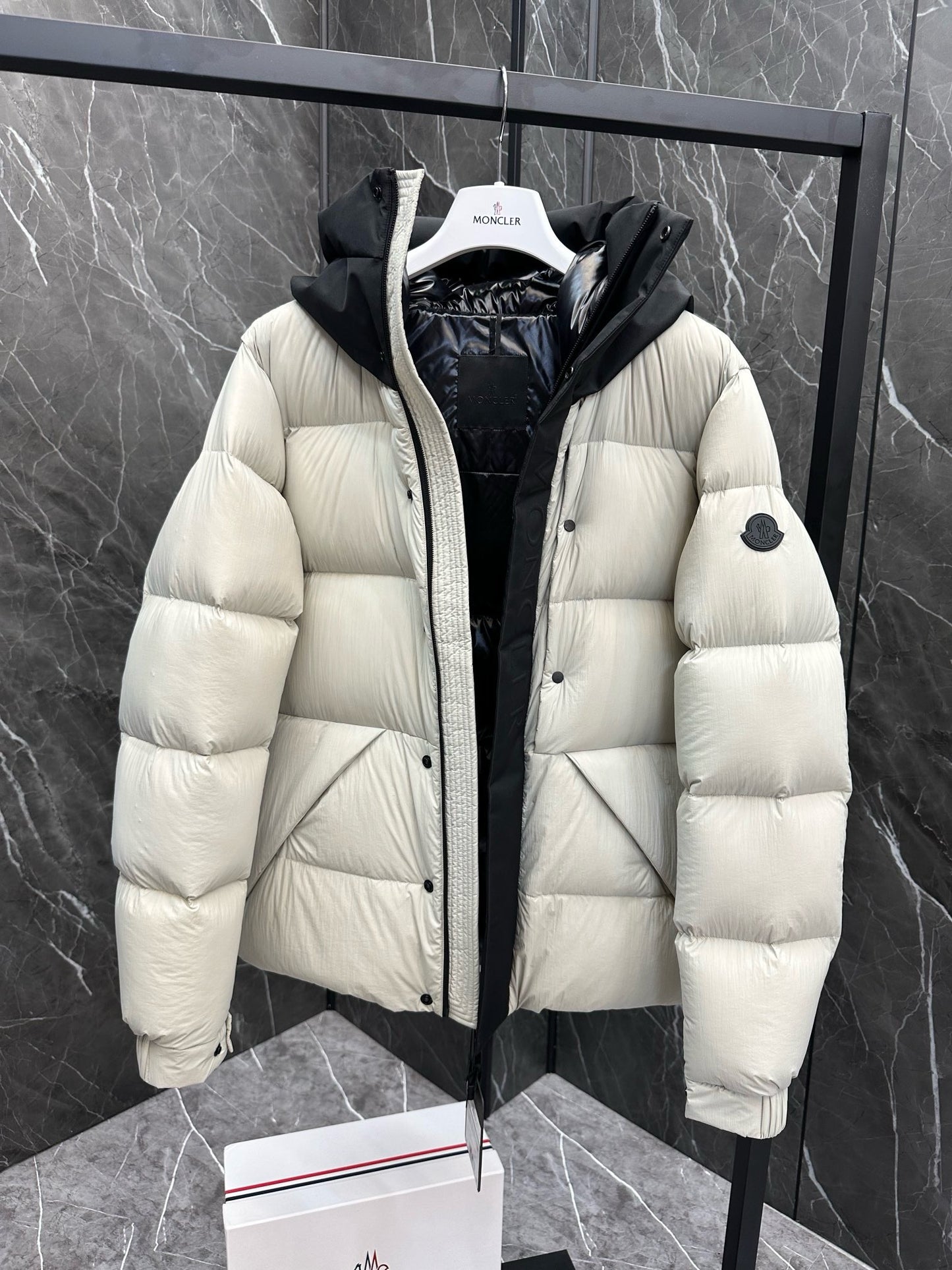 PUFFER JACKET
