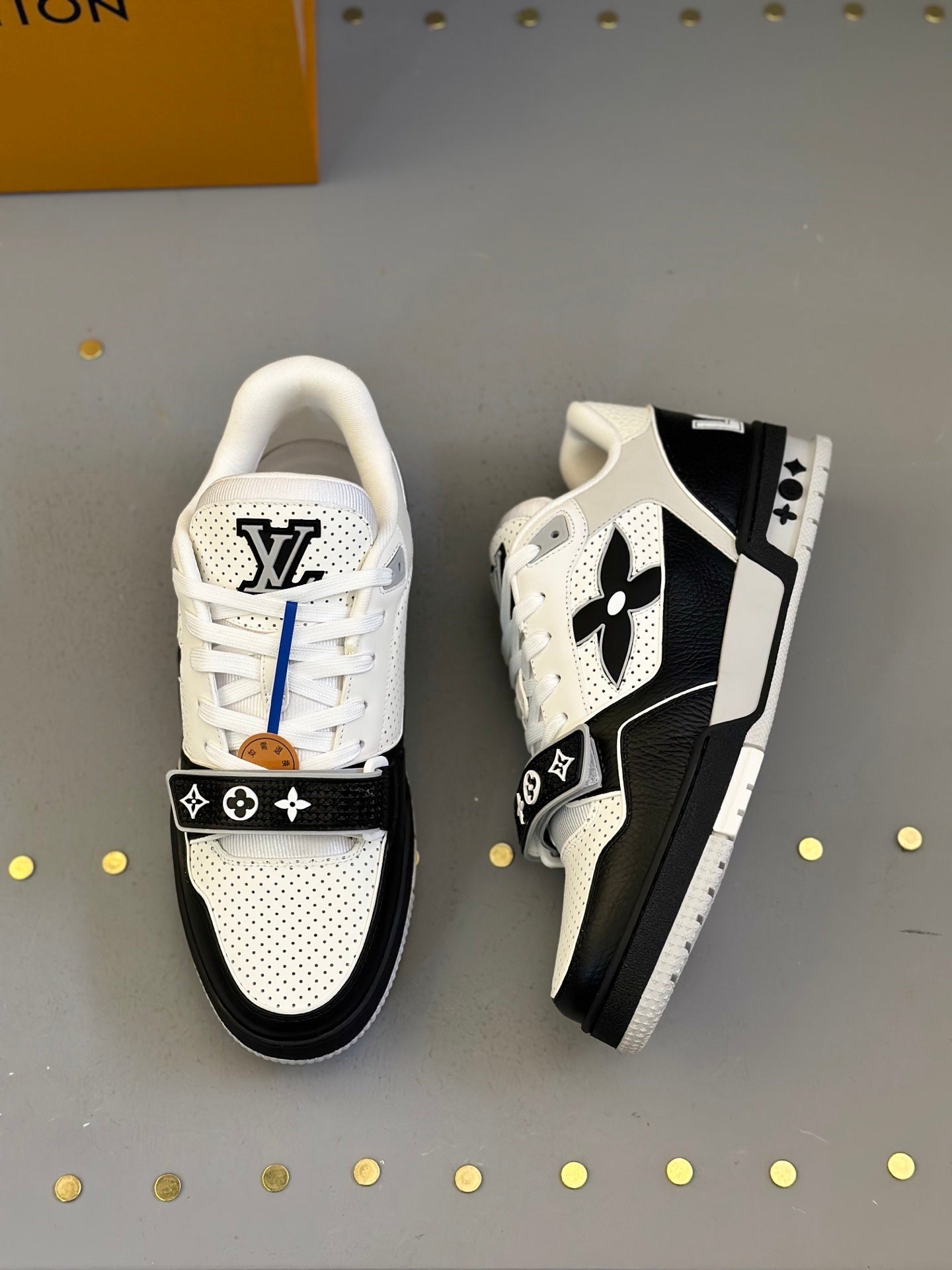 UNISEX SNEAKERS