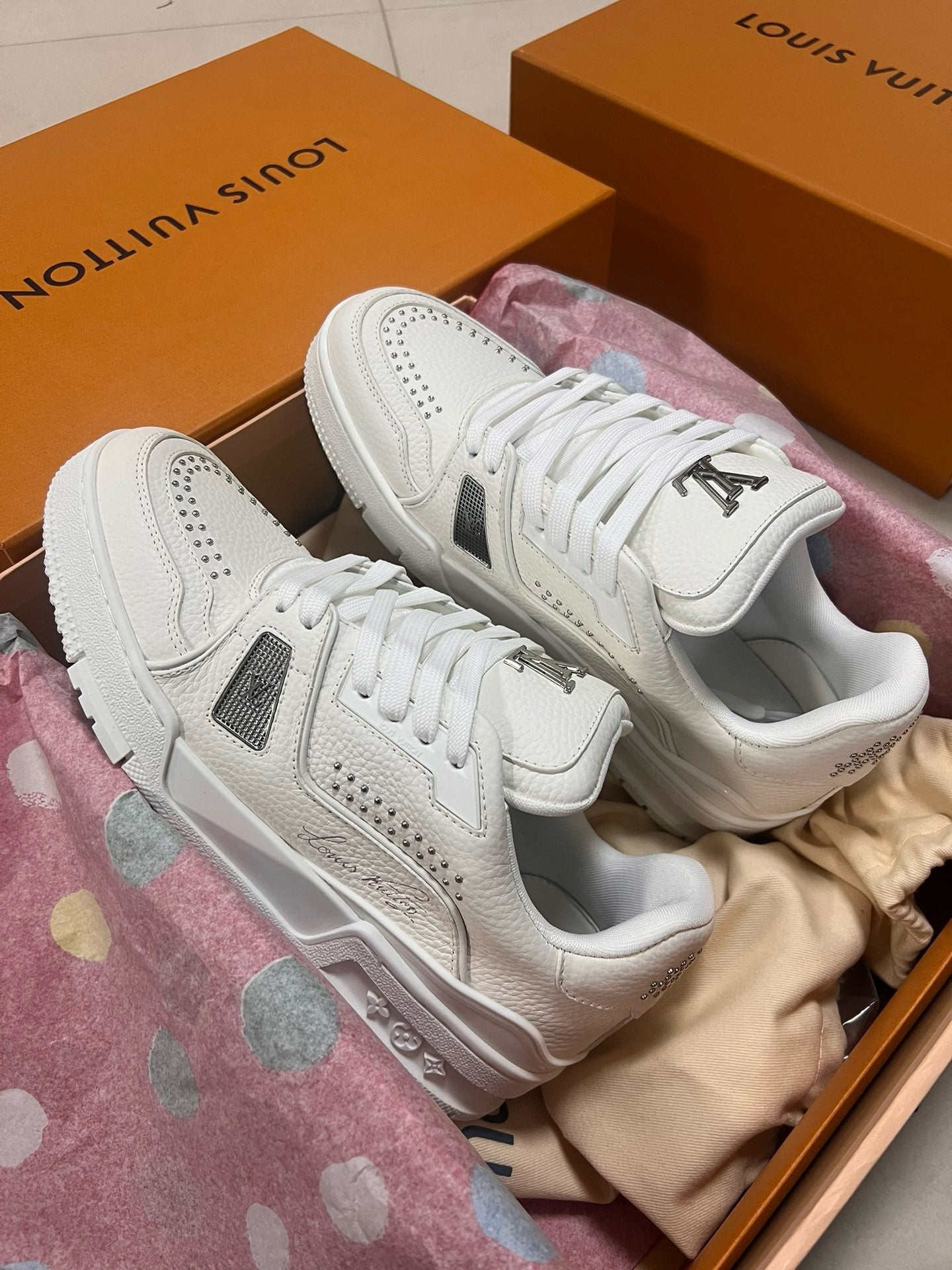 SNEAKERS