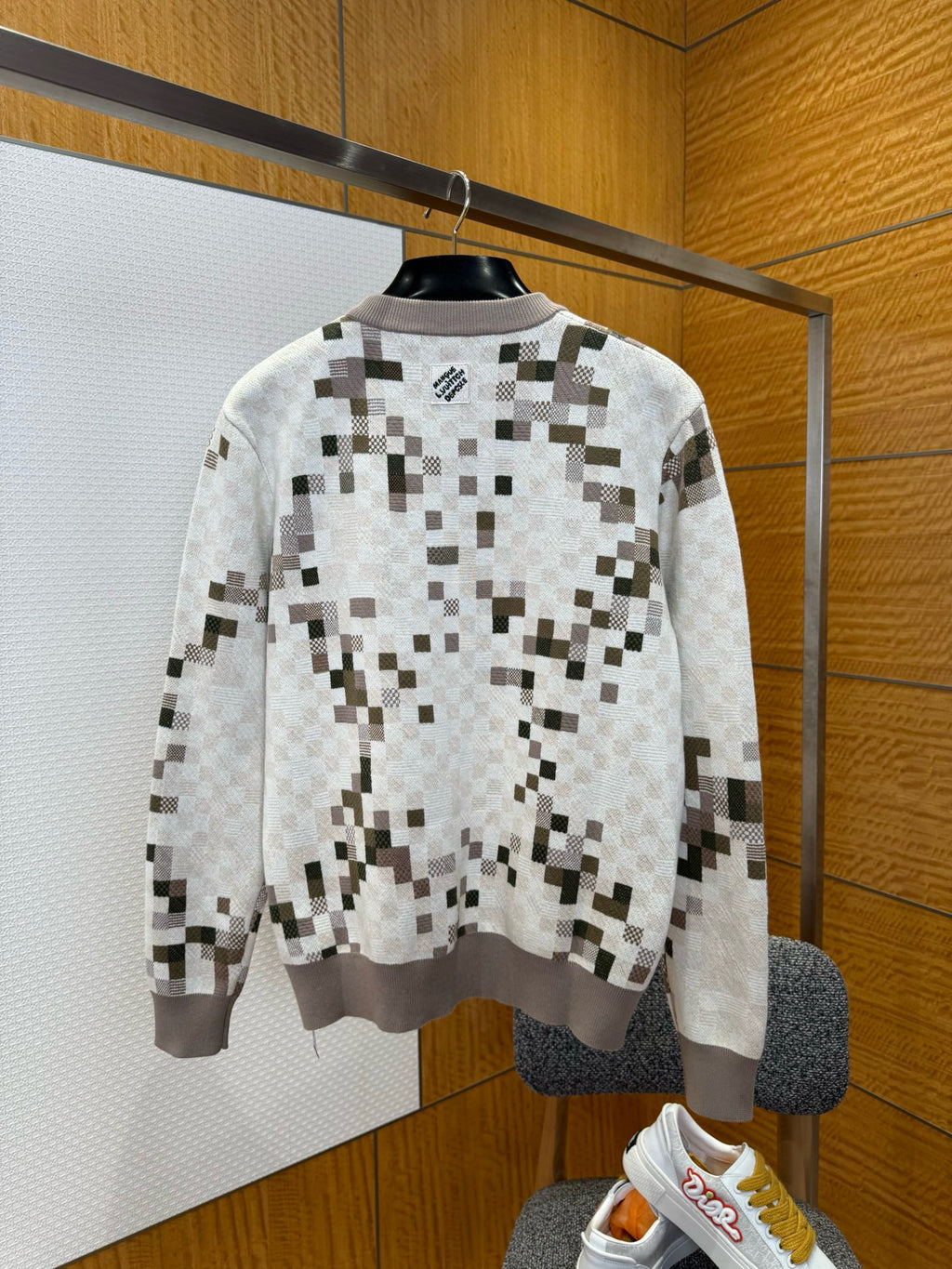 SWEATSHIRT