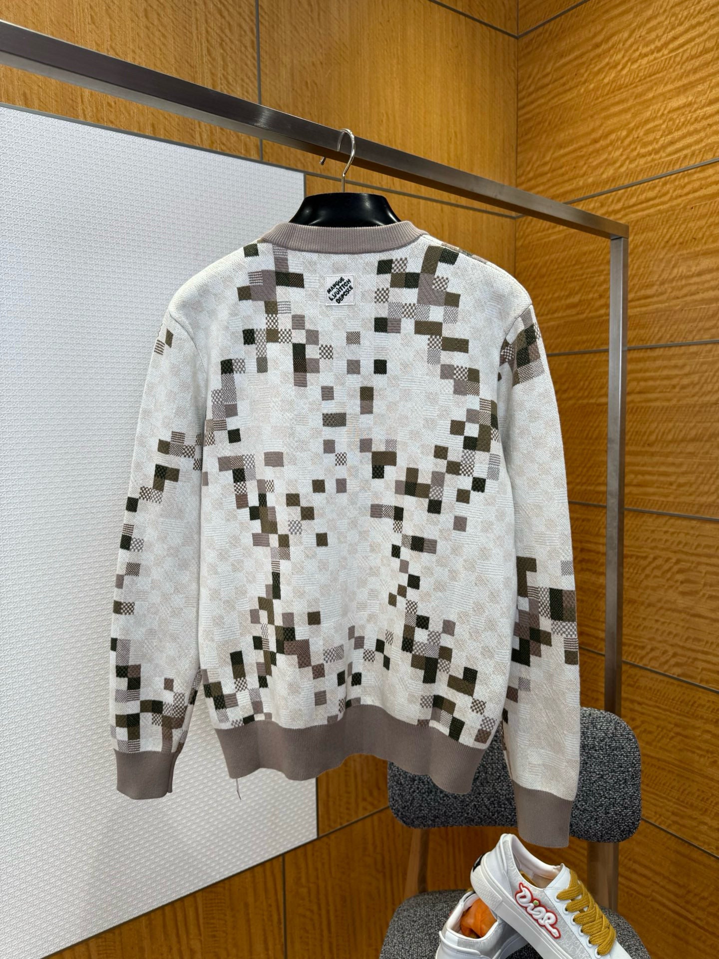 SWEATSHIRT