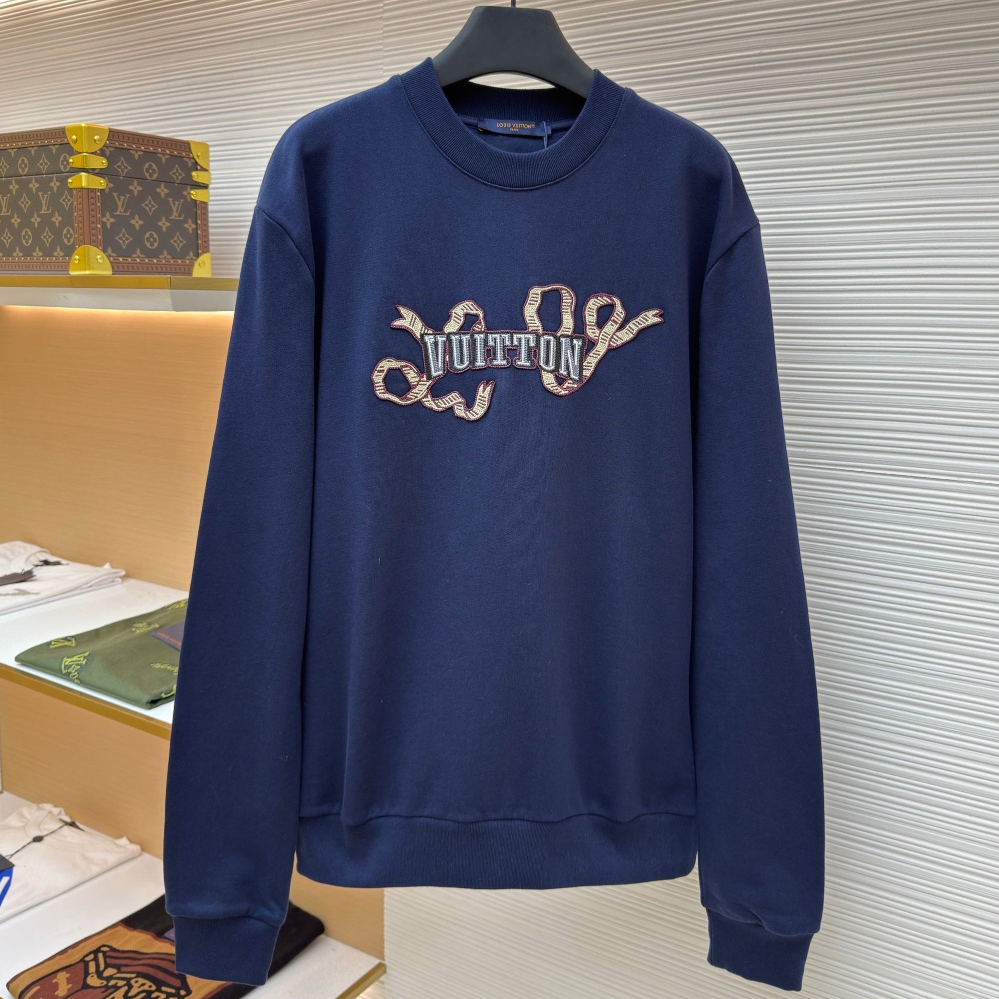 SWEATSHIRT