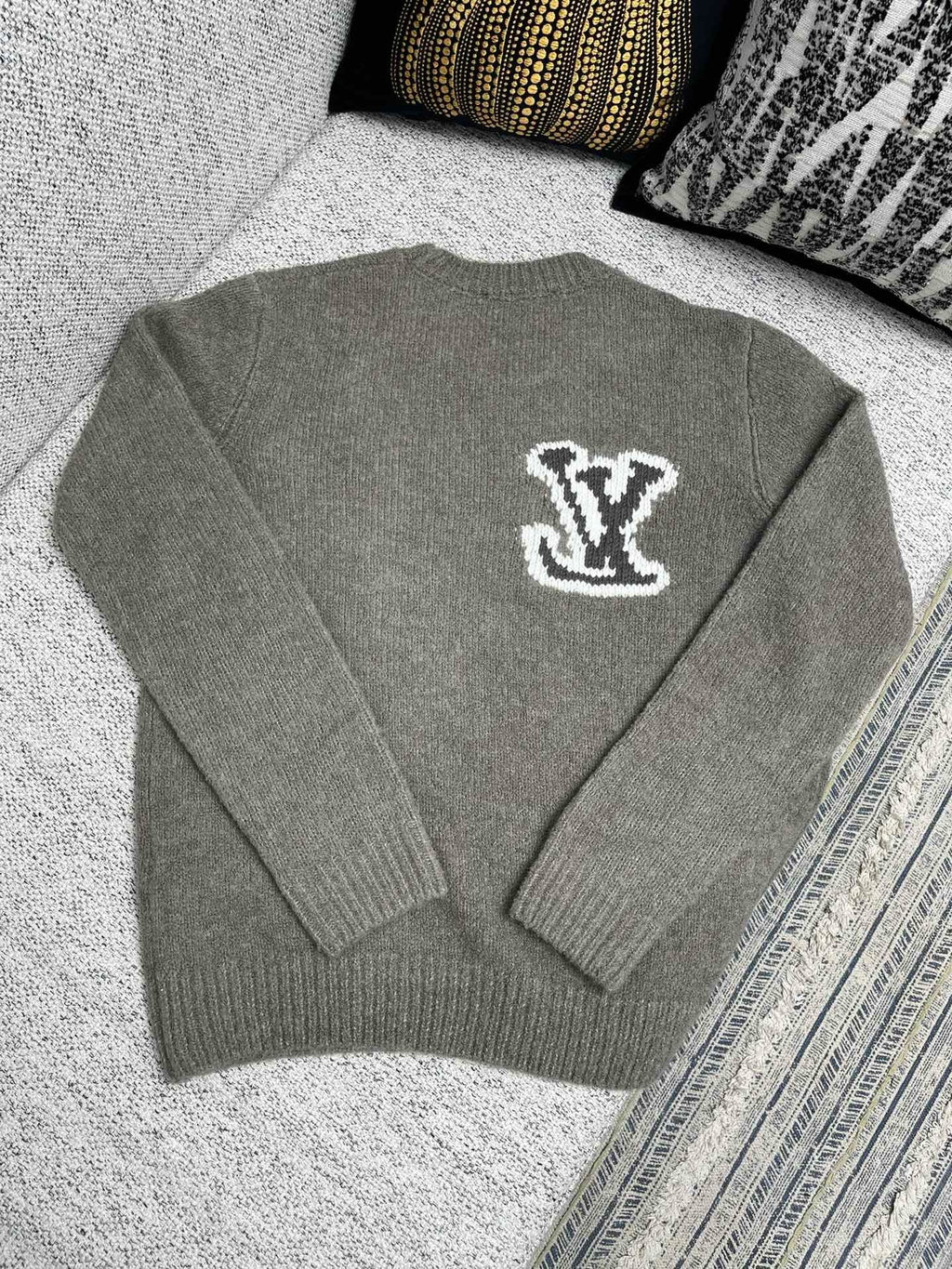HIGH END SWEATER