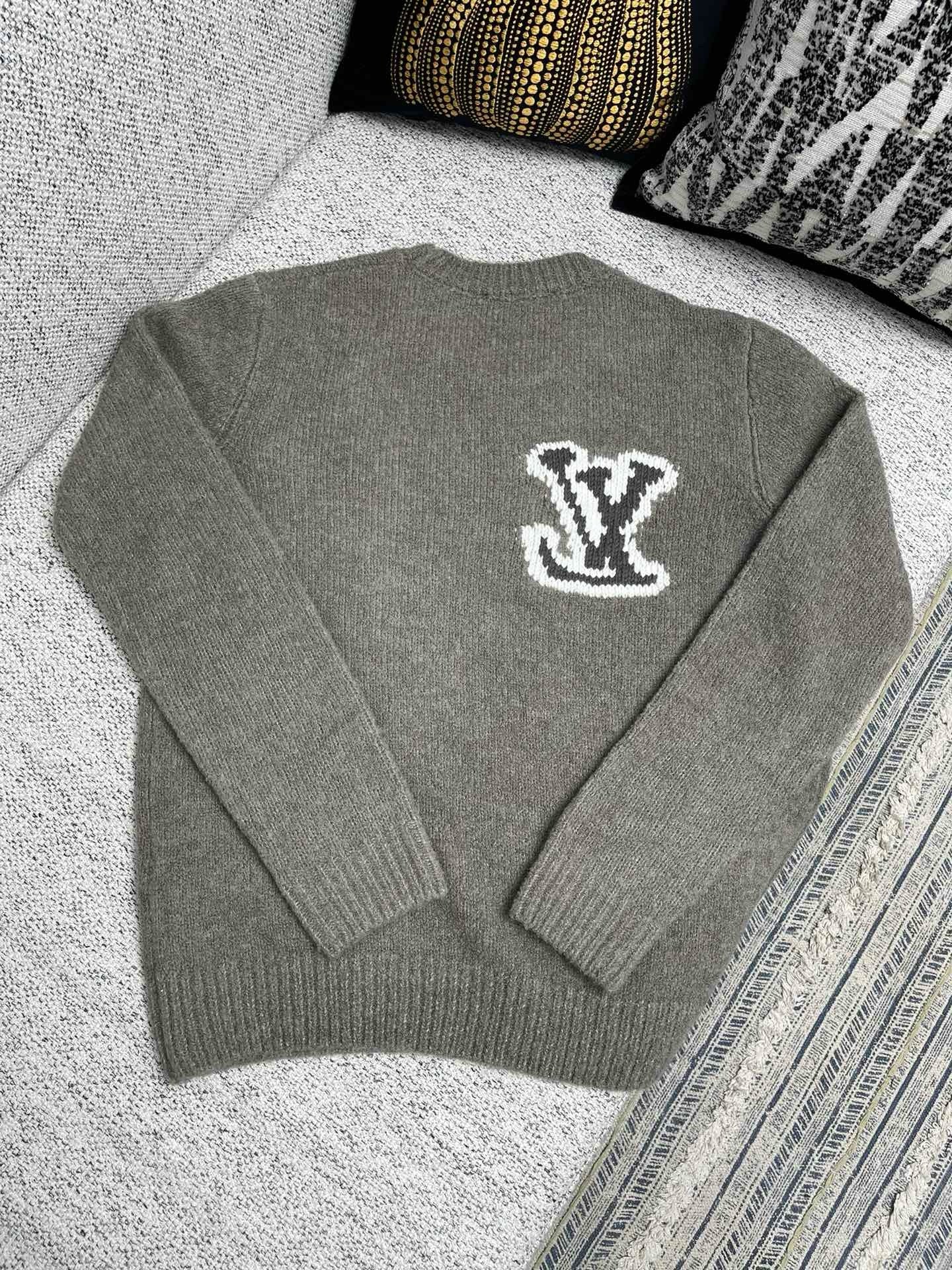HIGH END SWEATER
